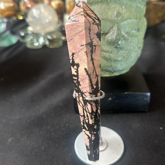 5 inch rhodonite wand with holder 154 g beautiful pink and black veining - Picture 5 of 5